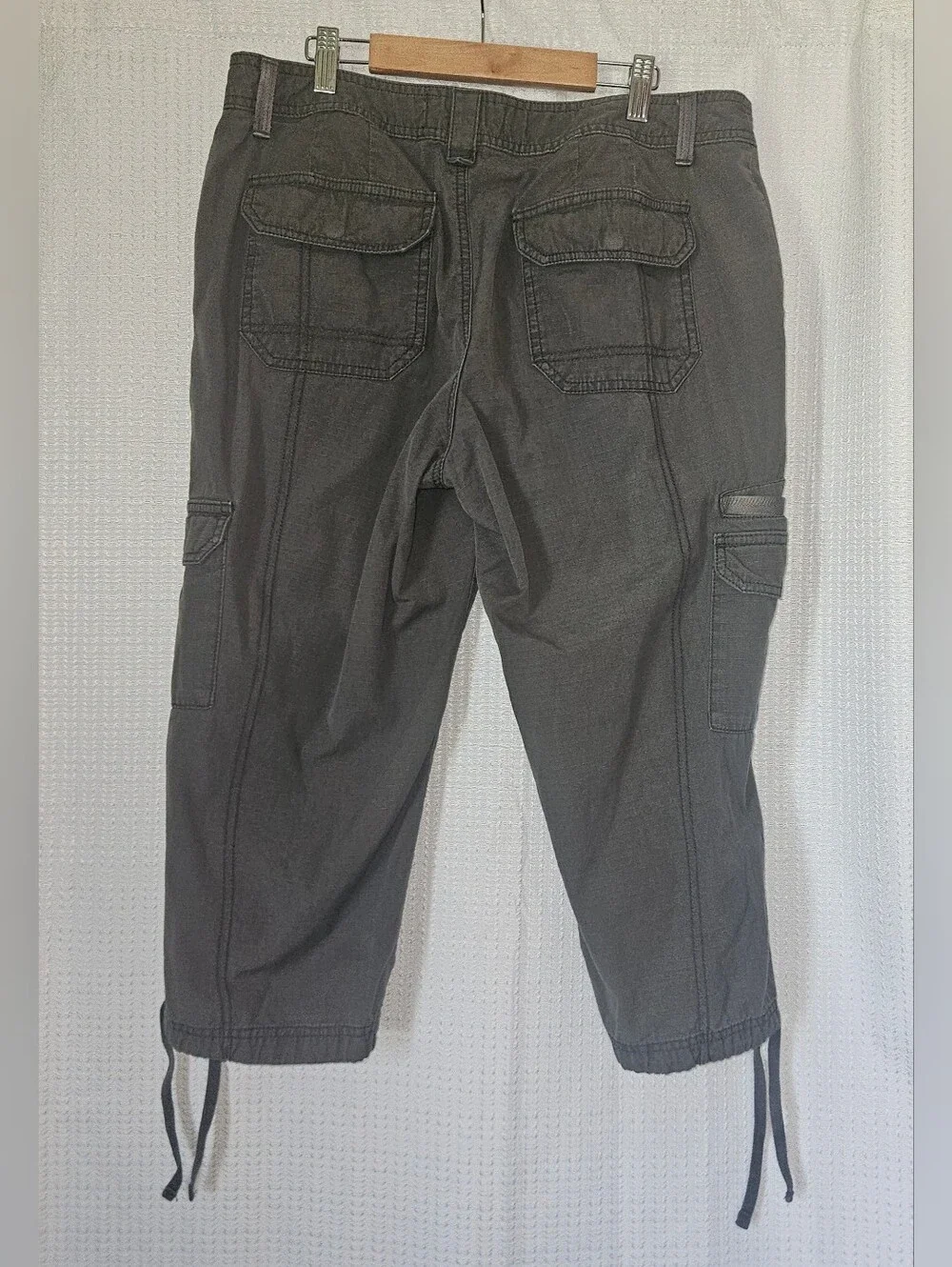 Eddie Bauer Womens Size 13 Cotton Capri Cargo Pants Dark Grey Y2K